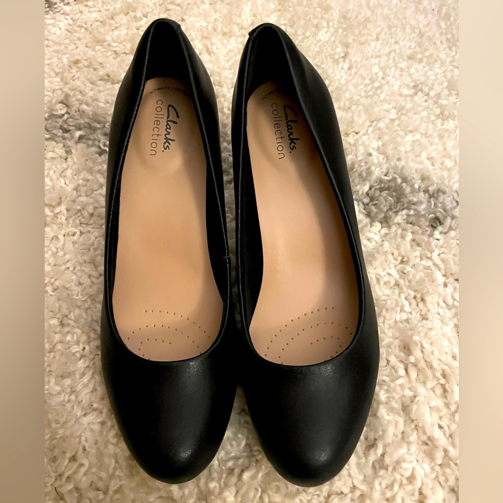 NIB Clarks Adriel Viola Leather Pumps